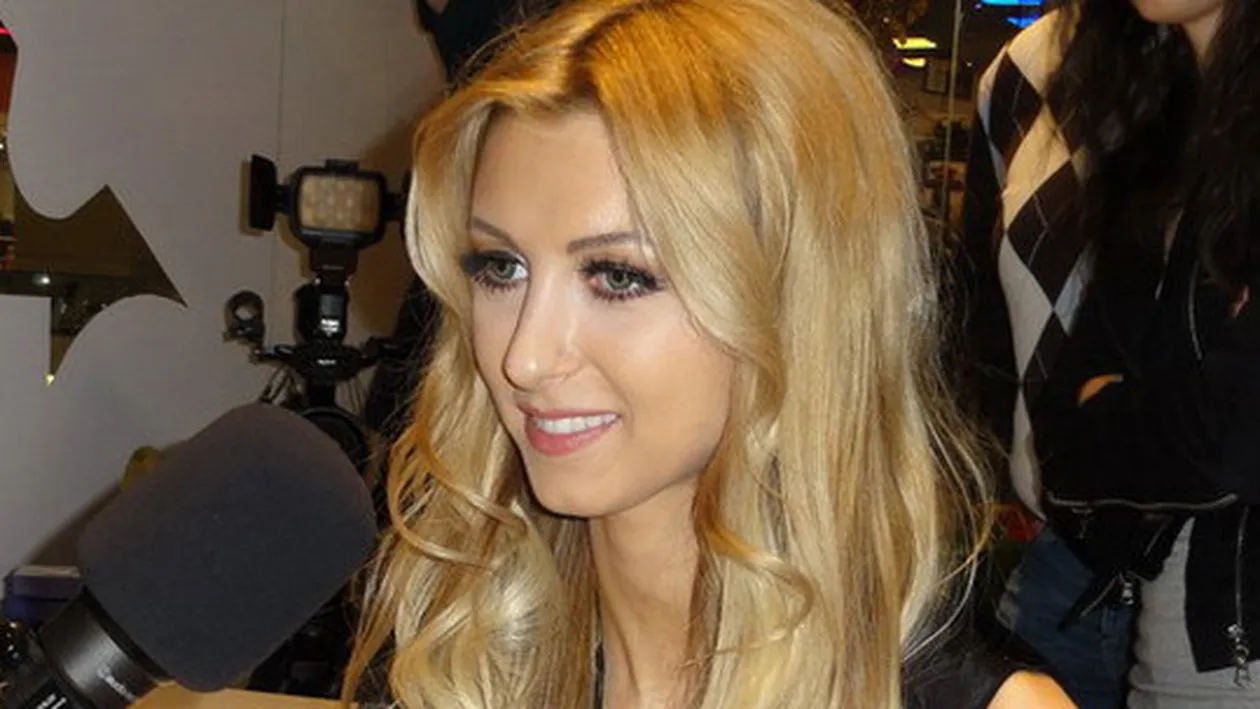 Andreea Balan, la bratul unui barbat trecut de prima tinerete! M-a ajutat acum 20 de ani!