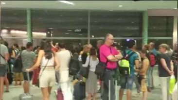 150 de români blocaţi de uraganul Ophelia pe aeroportul din Liverpool:”Avionul s-a întors gol în ţară”