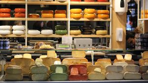 Cea mai nocivă brânză din supermarket. Este nelipsită din alimentaţia românilor