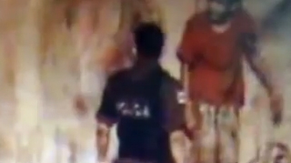 VIDEO ABOMINABIL! Cinci politisti, filmati in timp ce impusca un adolescent