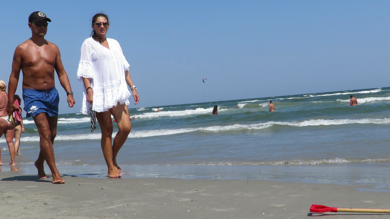 Remus Truică și Diana, iubita lui însărcinată, s-au relaxat câteva zile la mare, în stațiunea Mamaia