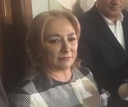 Transformare radicală de look. Cum s-a afişat în public premierul desemnat al României, Viorica Dăncilă!