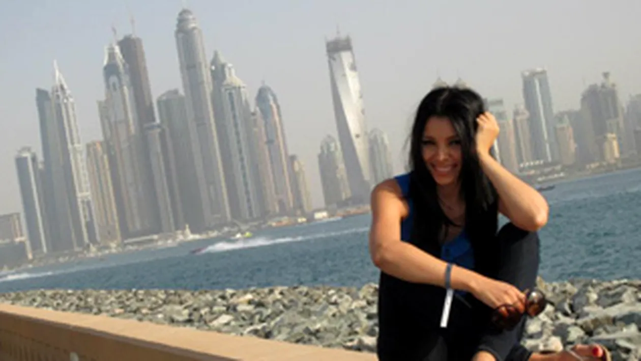 Corina Caragea si-a sarbatorit ziua de nastere pe plaja in Dubai!