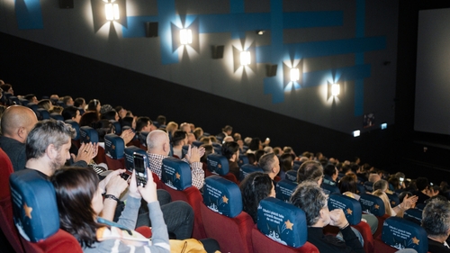 „Țăndări”, comedia regizată de Bogdan Naumovici,   pe primul loc în box office