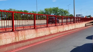 ”Dorel în acțiune” într-o zonă aglomerată a Capitalei. Ce au pățit șoferii, după ce muncitorii au reînnoit una dintre balustradele podului Otopeni