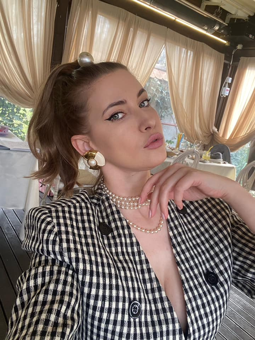 Iulia Albu a publicat o fotografie rară cu sora sa mai mică: “Te iubesc, sis”. Cât de mult seamănă Karin Vochița cu fosta vedetă de la Pro TV | FOTO