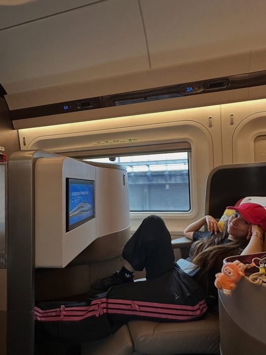 Surpriză pentru Mirela Retegan și Maya în China, după ce au cumpărat bilete la clasa I la tren: „Minune de la Dumnezeu”
