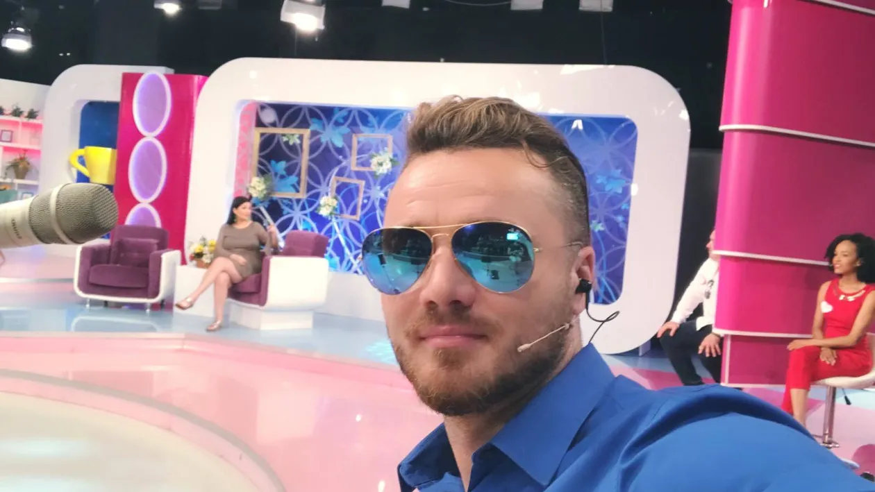 Gabi Cristea s-a uitat pieziş la Tavi, care a căzut în extaz după o brunetă sexy! ”Mai bine stai cu spatele”