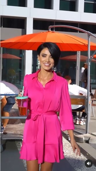 Adelina Pestrițu, cu lenjeria intimă la vedere după ce a refăcut o scenă cunoscută cu Marilyn Monroe! Scenele incitante au fost văzute de câțiva bărbați | VIDEO