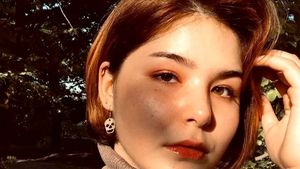 Drama unei eleve de 17 ani, după ce s-a infectat cu noul coronavirus: ”Parcă îmi dădea cineva cu bormaşina în cap. Am avut peste 80 de simptome”