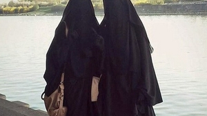 Doua fete au fugit din Austria sa se marite cu teroristi ISIS si au sfarsit tragic! Ce s-a intamplat cu adolescentele!