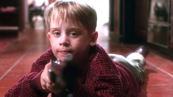 Nu o sa-ti vina sa crezi cum arata acum actorul din “Singur acasa”. Macaulay Culkin si-a luat prietenii si au “pus-o” de un selfie