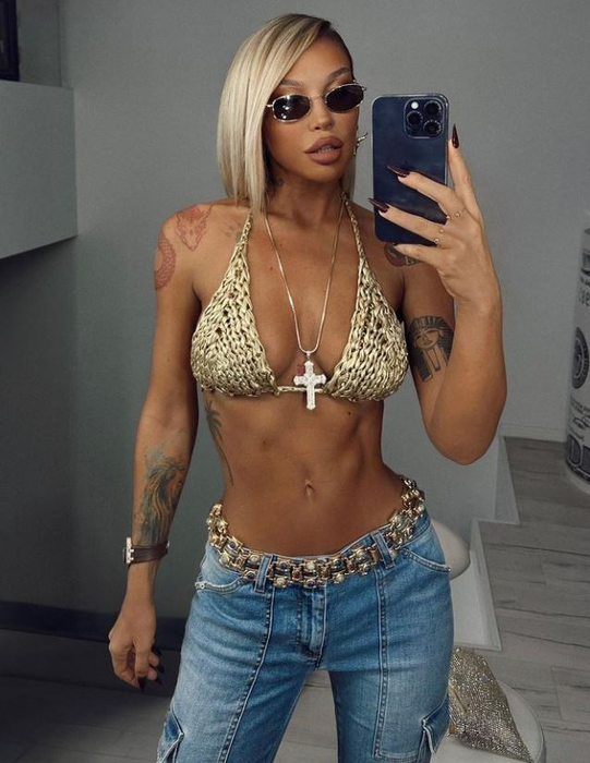 Claudia Babs şi Ema Uta, dezmăţ total! Party cu manele şi salturi în piscină. FOTO şi VIDEO