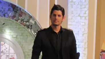 Vezi ce cantaret grec le-a innebunit pe reporterele lui Luis Lazarus!