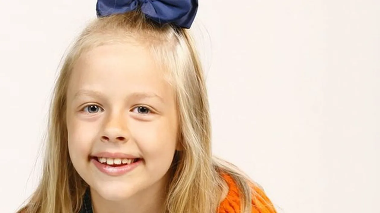 O mai ţii minte pe CARINA, simpatica fetiţă din celebra telenovelă Îngeraşii? Cum arată acum JENNIFER DUMITRAŞCU acum 