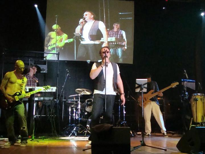 Gabriel Cotabiță a părăsit trupa “VH2”. Cine l-a înlocuit pe cunoscutul cântăreț
