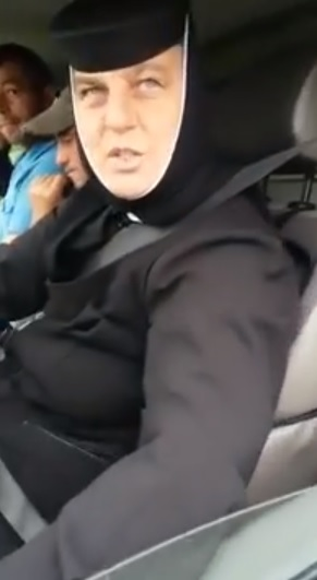 Măicuța a recunoscut că a aruncat cățeii