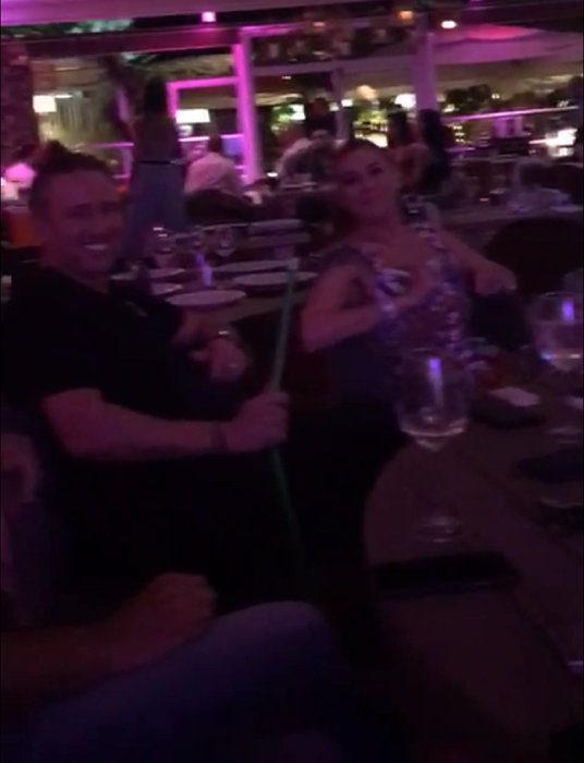 Reghe, dedicație la lăutari  pentru soția lui