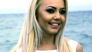 Manelista Denisa, primele fotografii in chiloti. Imaginile au ajuns pe Internet!