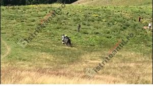 Motociclist din Belgia, rupt cu bătaia de 3 ciobani din satul Colibița. Motivul e de-a dreptul uluitor