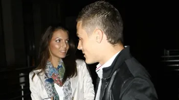 Andreea Spataru si videochatista lui Torje incing podiumul in costume hawaiene!