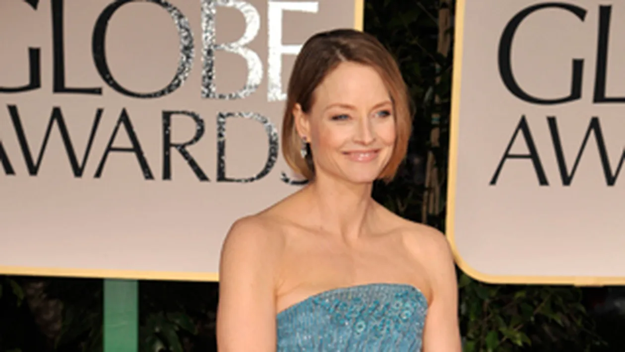 VIDEO Ricky Gervais a facut-o lesbiana pe Jodie Foster la Golden Globes! Actrita nu a fost deranjata de acuzatiile lui si chiar l-a aplaudat frenetic!