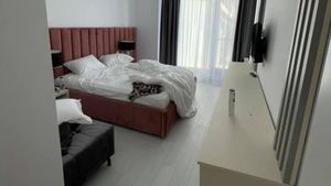 Scandalos! Ce a pățit o familie după ce a plătit 1.800 de lei pentru 3 nopți în Mamaia. Cum arăta camera, de fapt