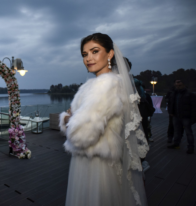Nuntă surpriză! Alina Puşcaş, într-o rochie de mireasă spectaculoasă