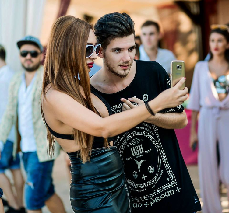 „Fiul adoptiv” al lui Alex Velea i-a furat iubita unui alt artist