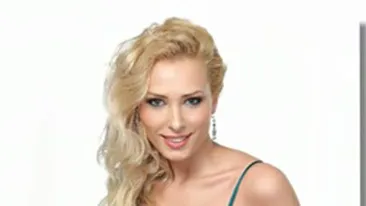 Iulia Vantur citeste numai la coafor