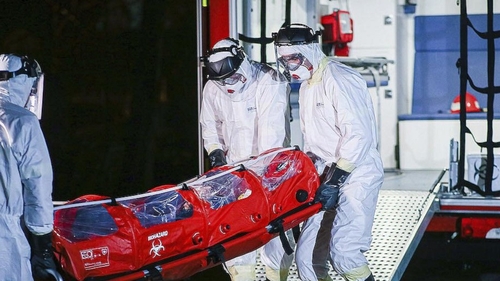 Asistentă din Suceava, dezvăluiri cu ochii în lacrimi despre un pacient testat pozitiv cu Covid-19: „Vă rog frumos, ajutaţi-mă că nu mai pot!”