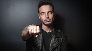 Cântăreţul columbian J BALVIN, implicat într-un accident aviatic! Ce s-a întâmplat după prăbuşire