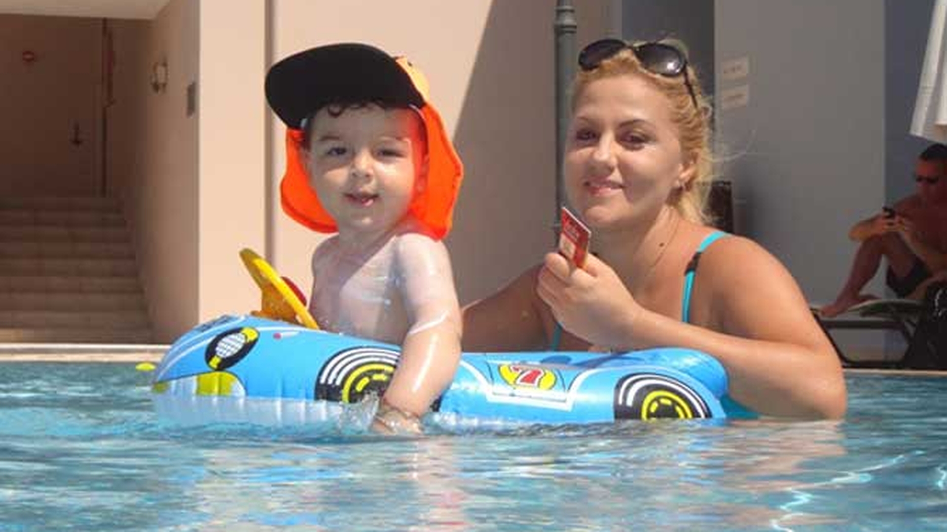 Cristi Brancu, cu familia in vacanta in Grecia: "Bronzul meridional are o alta nuanta decat cel de la noi"