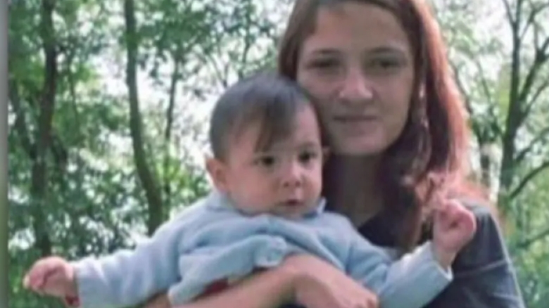 Ea este Anamaria, tânăra de 18 ani care a dispărut împreună cu bebelușul ei. Apelul disperat al familiei