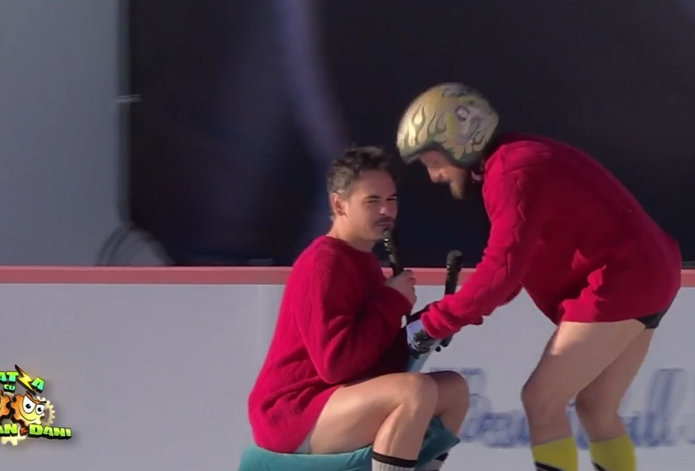 Răzvan Simion şi Dani Oţil au patinat goi la TV! Cum au ajuns în această ipostază ruşinoasă: „Nu mai faceţi filmuleţe ca să le puneţi pe net”. Imaginile sunt virale
