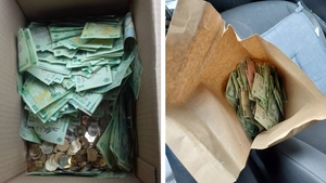 Cum și-a bătut joc un patron din Arad de șoferii săi! Le-a plătit salariile în monede și hârtii de 1 leu
