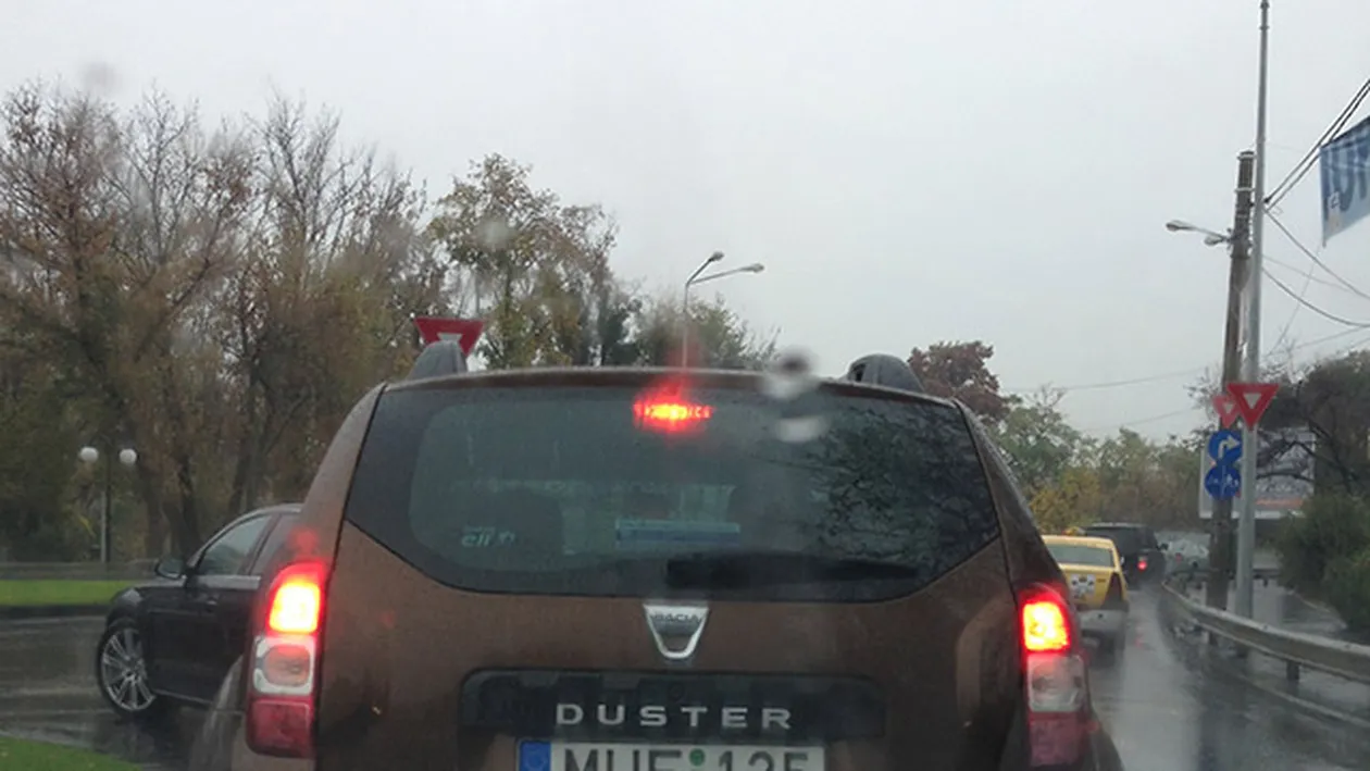 Masina acestui ungur a intors toate capetele pe strazile din Bucuresti. Vezi ce numar de INMATRICULARE are