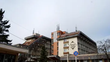 O elevă de 13 ani din Brașov, la spital după ce a căzut pe geamul școlii