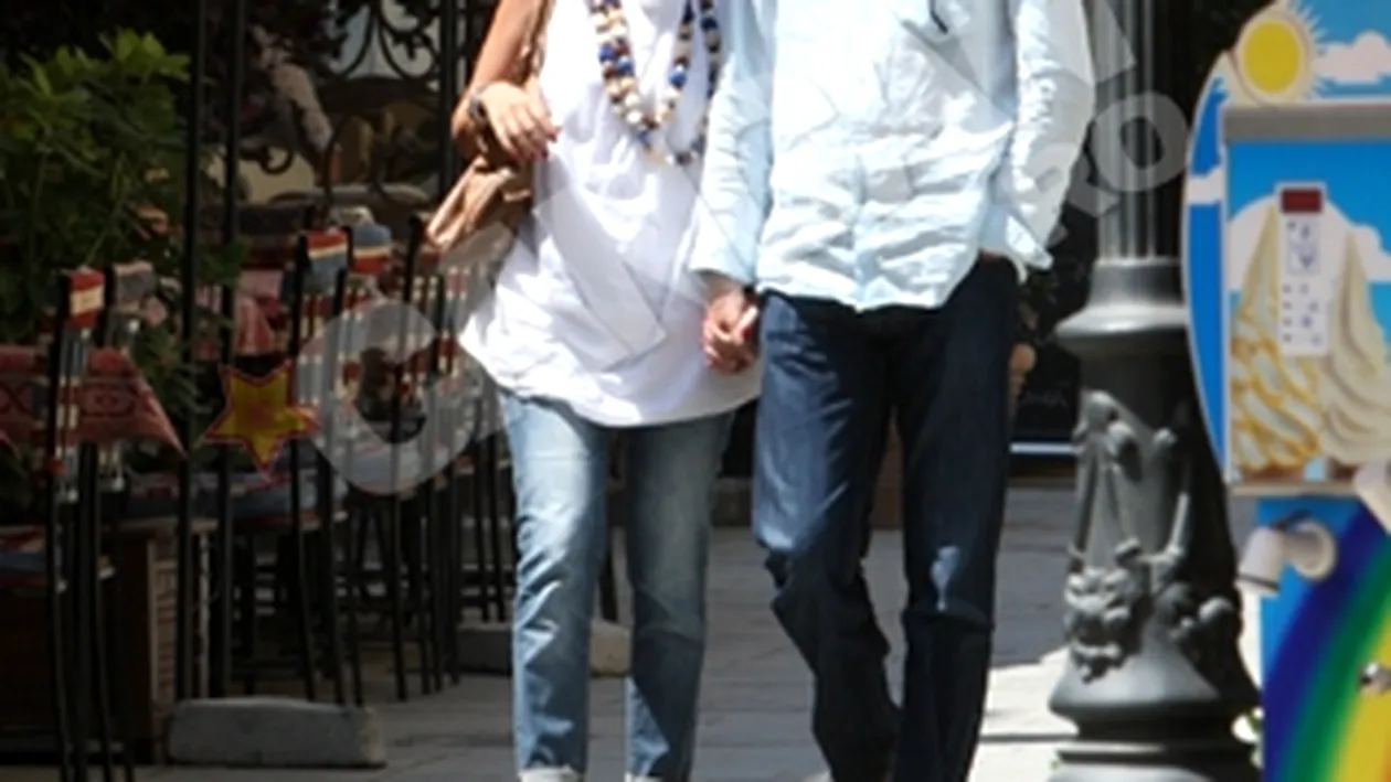 Andreea Berecleanu si Andrei Zaharescu se plimba de mana prin Bucuresti