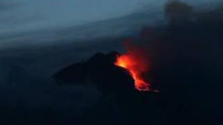 Vulcanul Etna erupe din nou, pentru a sasea oara in 2012