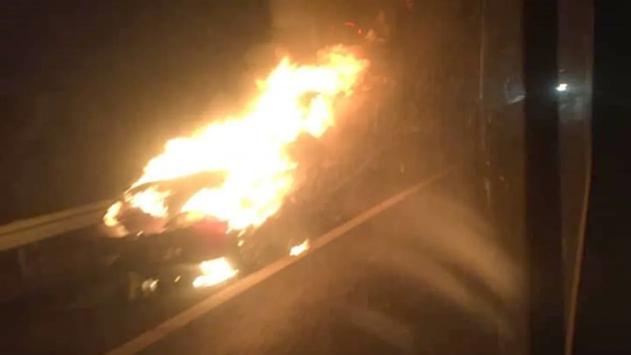 Accident teribil pe autostrada Timișoara – Lugoj! Două mașini s-au ciocnit, una a luat foc!