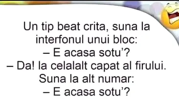 Bancul zilei | Un tip beat criţă sună la interfonul unui bloc