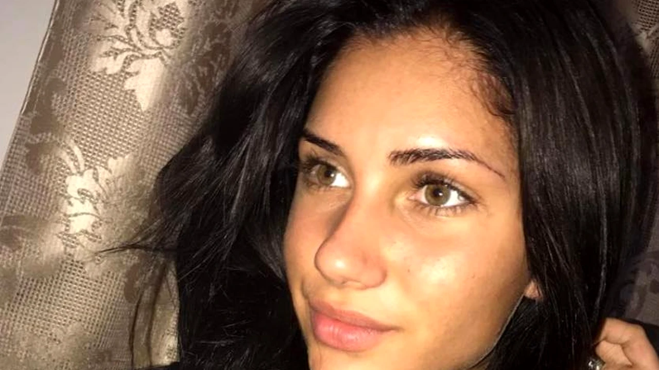 Cum arăta Bia Khalifa, fosta iubită a lui Dani Mocanu, înainte de  operaţiile estetice. Părea o tânără ca oricare alta