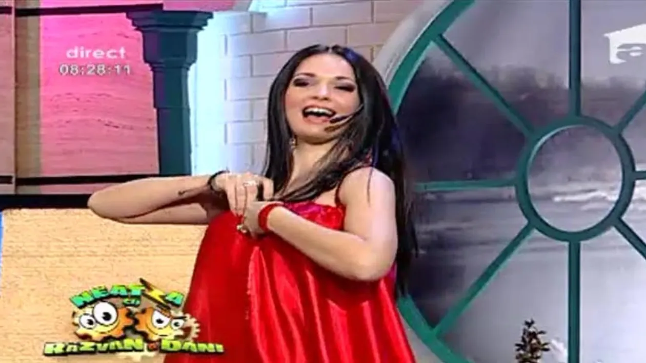 Deea Maxer s-a dezbracat in direct la TV! Razvan Simion a ramas interzis: Fereasca Sfantul! Am ramas socat, m-am blocat!