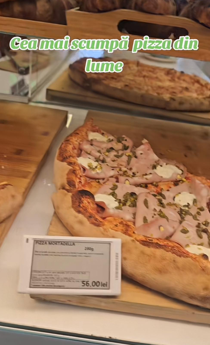 NU E BANC! Câți lei a plătit Florin pe o felie de pizza în Aeroportul Otopeni: ”Merge și cu credit ipotecar?”