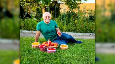 Emil Boc, ședință foto cu primele roșii culese din grădina sa. „E o satisfacție pe care niciun magazin nu o poate oferi”