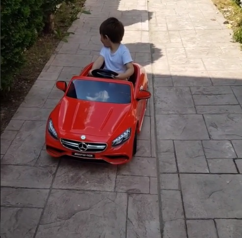 Cristi Mitrea i-a luat o mașină fiului său, care a împlinit 3 ani! Primele imagini la volan