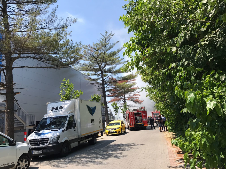 Incendiu la Decathlon Băneasa