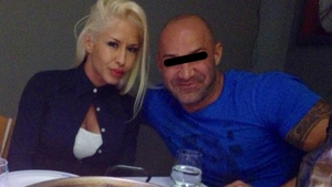 Eva Kent nu sta cu “Baby” doar pentru muschii lui. Vezi cum o rasfata Coco pe blonda si unde a dus-o sa se bronzeze
