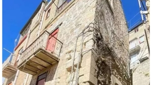 Localitatea în care poți cumpăra o casă cu 3 camere la doar 8.000 de euro. Ce condiție trebuie să îndeplinească cumpărătorii